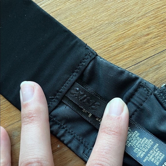 SKIMS Black Strapless/Convertible Bra - Picture 3 of 9